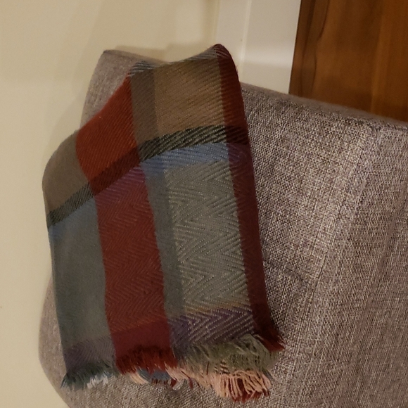 Over sized scarf/wrap - Picture 4 of 4